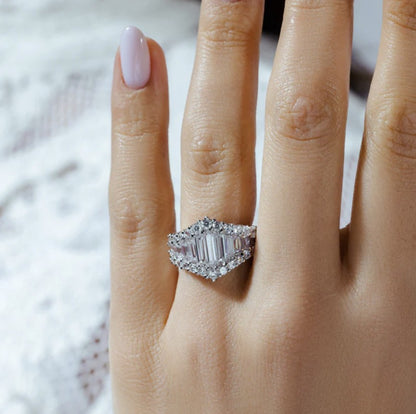 Sparkling Diamond Baguette Ring
